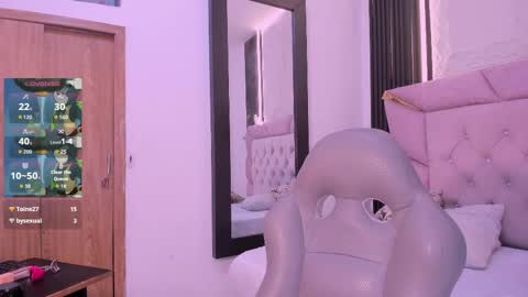 Laurem online show from September 16, 2025, 7:26 pm