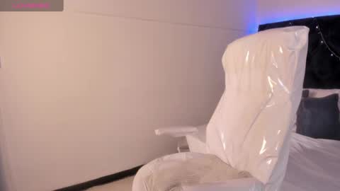 Lauren online show from February 28, 2025, 6:20 pm