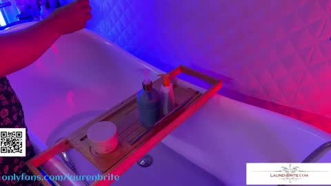 Snapshot of laurenbrite chatting on January 10, 2025, 12:49 am Lauren Brite online show from January 10, 2025, 12:49 am