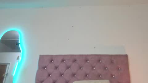 laurenlaine online show from February 22, 2026, 11:25 pm