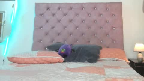 laurenlaine online show from March 21, 2026, 3:37 pm