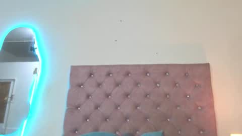 laurenlaine online show from June 7, 2026, 2:32 pm