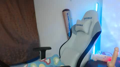 Lauren online show from February 4, 2025, 12:40 am