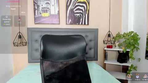 Lauren  online show from November 3, 2025, 1:56 pm