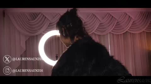 Lauren Saenz online show from January 17, 2025, 12:10 pm