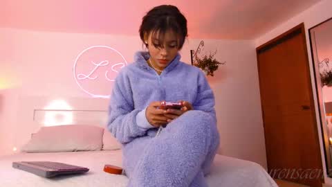 Lauren Saenz online show from January 23, 2025, 12:09 pm