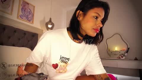 Lauren Saenz online show from September 27, 2025, 11:59 am