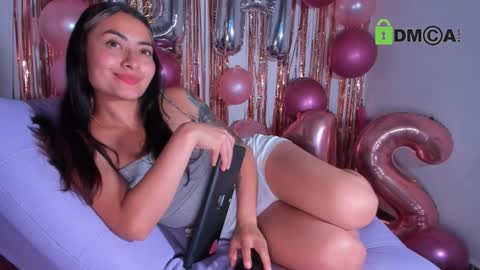 Snapshot of laurent_a chatting on December 3, 2024, 9:45 pm Lucie online show from December 3, 2024, 9:45 pm