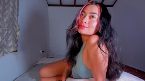 Snapshot of laurent_a chatting on February 1, 2025, 10:05 am Lucie online show from February 1, 2025, 10:05 am