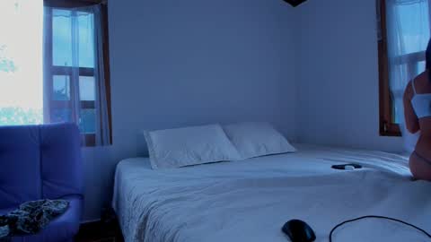 Snapshot of laurent_a chatting on March 10, 2025, 5:29 pm Lucie online show from March 10, 2025, 5:29 pm