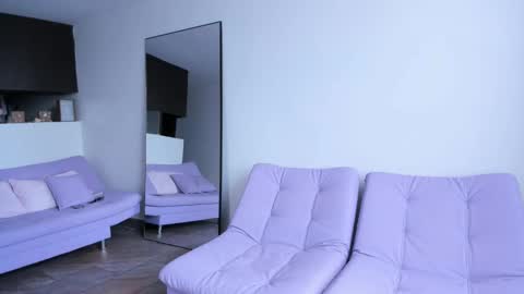 Snapshot of laurent_a chatting on September 17, 2025, 3:35 pm Lucie online show from September 17, 2025, 3:35 pm