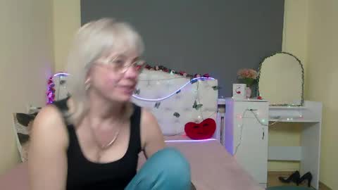 Lauren online show from April 28, 2026, 2:27 am
