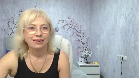 Lauren online show from May 18, 2026, 5:13 am