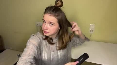 Snapshot of laurineleconey chatting on February 27, 2026, 5:18 am Bella online show from February 27, 2026, 5:18 am