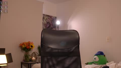 Snapshot of laurita_4 chatting on February 11, 2025, 4:02 pm laurita_4 online show from February 11, 2025, 4:02 pm