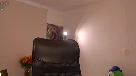 Snapshot of laurita_4 chatting on February 13, 2025, 1:05 pm laurita_4 online show from February 13, 2025, 1:05 pm