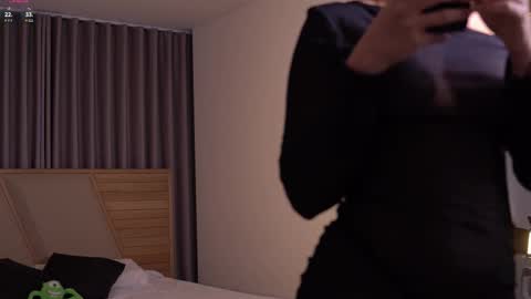 Snapshot of laurita_4 chatting on November 8, 2025, 11:32 am laurita_4 online show from November 8, 2025, 11:32 am