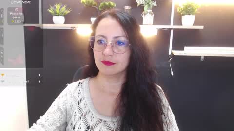 Laury  online show from April 1, 2026, 4:37 pm