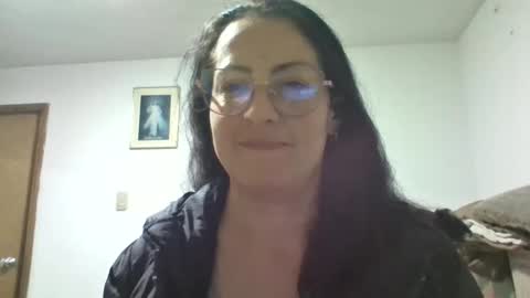 Snapshot of lauryn_jones chatting on April 28, 2026, 3:22 am Laury online show from April 28, 2026, 3:22 am
