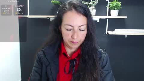 Snapshot of lauryn_jones chatting on May 7, 2026, 5:51 pm Laury online show from May 7, 2026, 5:51 pm
