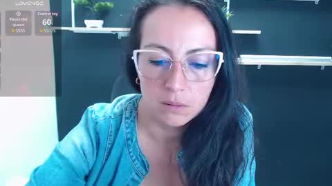 Laury  online show from June 26, 2026, 7:29 pm
