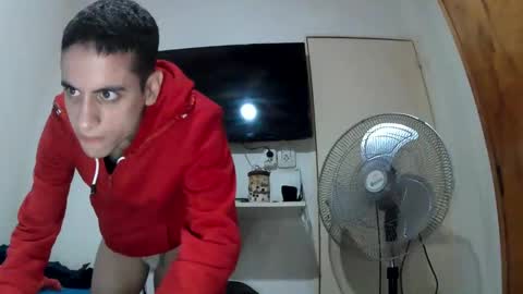 Snapshot of lauti_twink chatting on March 4, 2025, 7:08 am Lautaro online show from March 4, 2025, 7:08 am