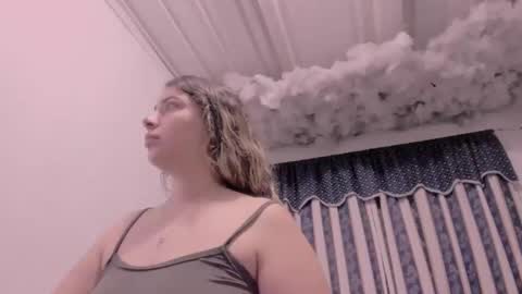 Lauu G online show from November 12, 2025, 9:42 am