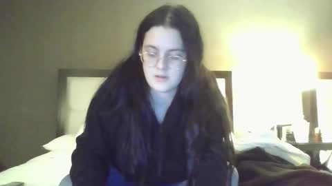 lauvlylu online show from February 16, 2026, 9:16 am