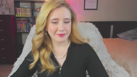 Snapshot of lavender_tender chatting on September 9, 2025, 7:24 pm Lav online show from September 9, 2025, 7:24 pm