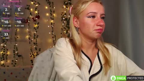 Mia online show from October 21, 2025, 9:26 pm