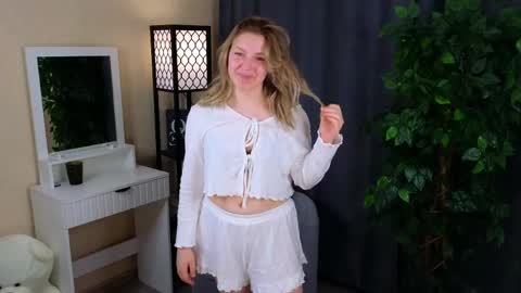 Snapshot of lawrencekostecki chatting on April 7, 2026, 4:29 pm Diana online show from April 7, 2026, 4:29 pm