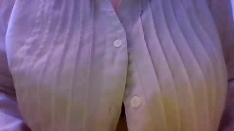 layannalea online show from November 11, 2025, 9:48 pm