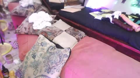 Laye19 online show from January 18, 2025, 6:10 pm