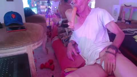 Laye19 online show from January 21, 2025, 6:02 pm