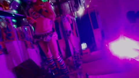 Laye19 online show from February 1, 2025, 1:55 am