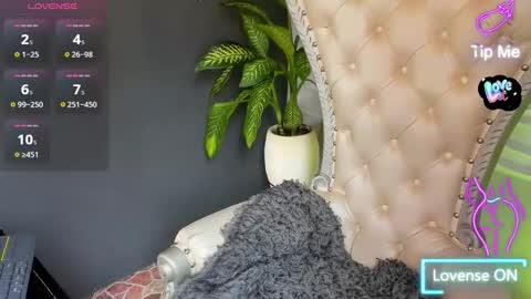 Layla online show from November 8, 2025, 2:50 pm