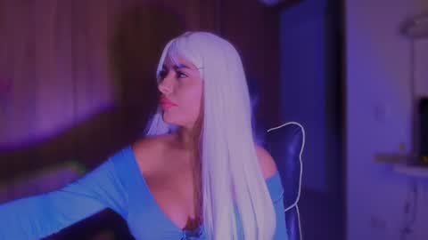 Layla online show from May 30, 2026, 1:03 am