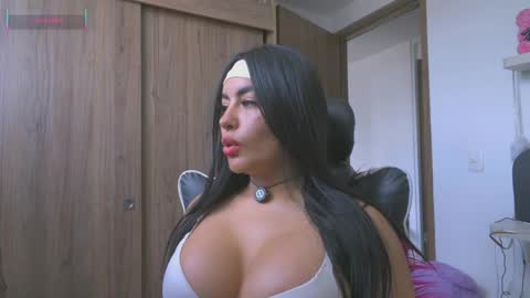 Layla online show from June 6, 2026, 4:12 pm