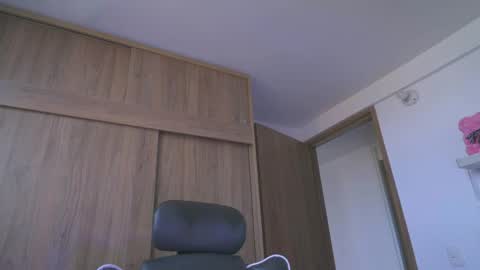Layla online show from June 7, 2026, 12:31 pm