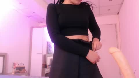 laylacruz online show from February 24, 2025, 5:20 pm