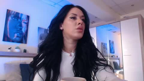 laylacruz online show from March 5, 2025, 5:40 am