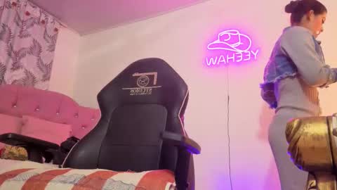 laylafoxy_tay online show from March 13, 2026, 4:19 am