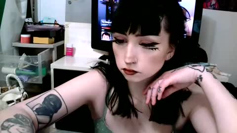 Layla Kills online show from March 1, 2025, 3:32 am