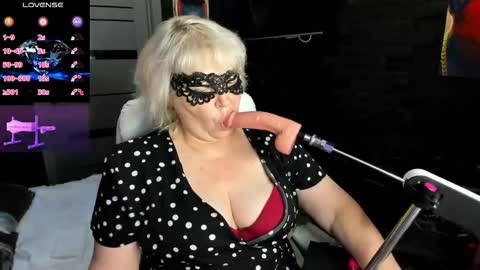 laylalaylamilf online show from September 12, 2025, 8:03 am