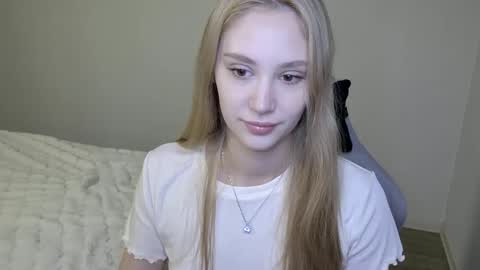 LaylaPretty001 online show from October 27, 2025, 5:00 am