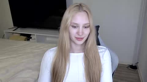 Snapshot of laylapretty001 chatting on March 1, 2026, 12:18 pm LaylaPretty001 online show from March 1, 2026, 12:18 pm