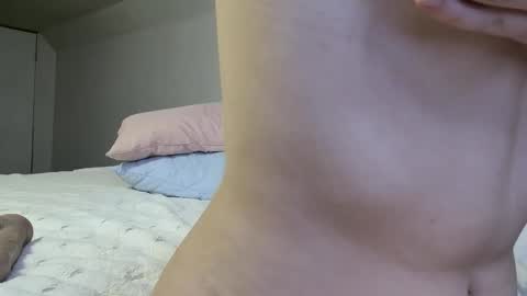 Snapshot of laylapretty001 chatting on April 9, 2026, 6:19 am LaylaPretty001 online show from April 9, 2026, 6:19 am