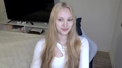 Snapshot of laylapretty001 chatting on April 18, 2026, 10:08 am LaylaPretty001 online show from April 18, 2026, 10:08 am