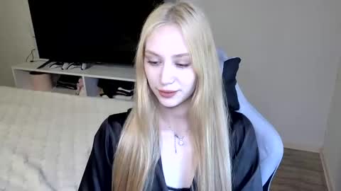 Snapshot of laylapretty001 chatting on June 1, 2026, 5:42 am LaylaPretty001 online show from June 1, 2026, 5:42 am