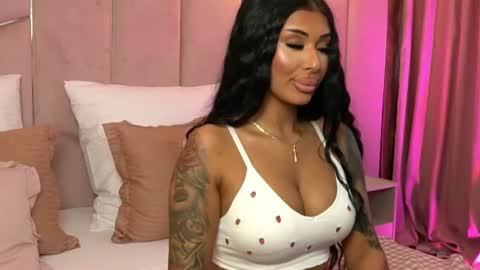 Layla online show from June 25, 2026, 6:51 am